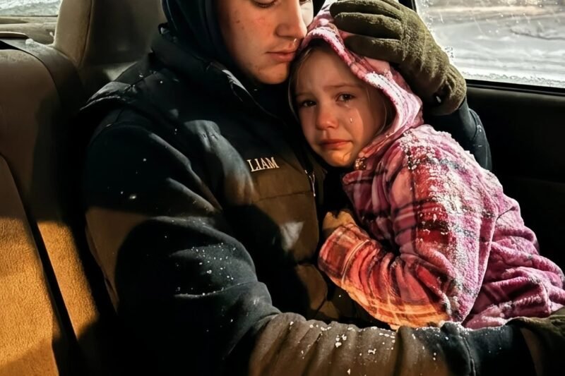 Meine achtjährige Schwester wurde am Weihnachtsabend von unseren Adoptiveltern rausgeworfen. Als ich sie am Straßenrand fand, trug sie nur einen dünnen Schlafanzug und zitterte heftig. „Ich habe ihr Geheimnis entdeckt“, flüsterte sie. „Sie haben gesagt, wenn ich es jemandem erzähle, verschwinden wir.“ Zuhause sah ich die blauen Flecken, die sich noch immer in ihren kleinen Rücken eingegraben hatten. Sie hielten mich für schwach, leicht zum Schweigen zu bringen. Sie irrten sich. Ich war im Begriff, alles aufzudecken – und dafür zu sorgen, dass sie dort landeten, wo sie hingehörten: im Gefängnis.