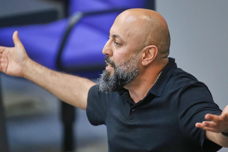 Ferat Koçak und der Remmo-Clan: Als er mit Journalisten spricht, kommt plötzlich ein Anruf | Politik | BILD.de